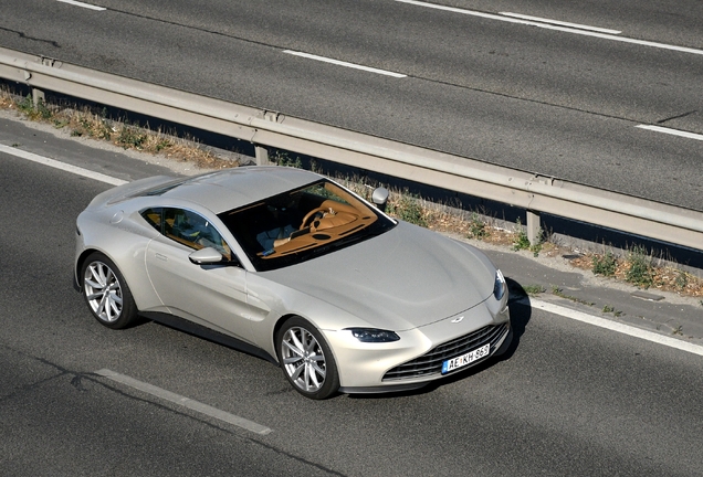 Aston Martin V8 Vantage 2018