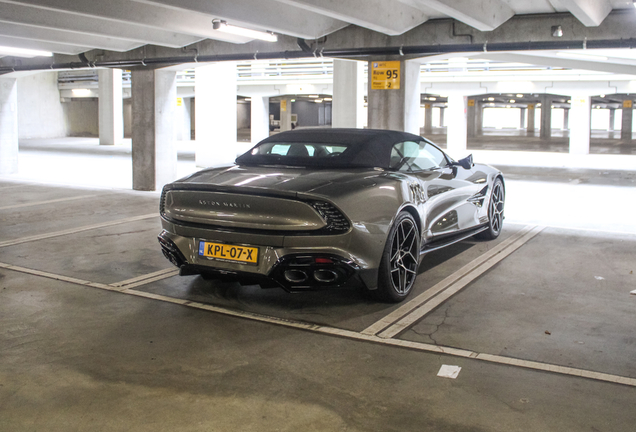 Aston Martin Vanquish Volante 2025