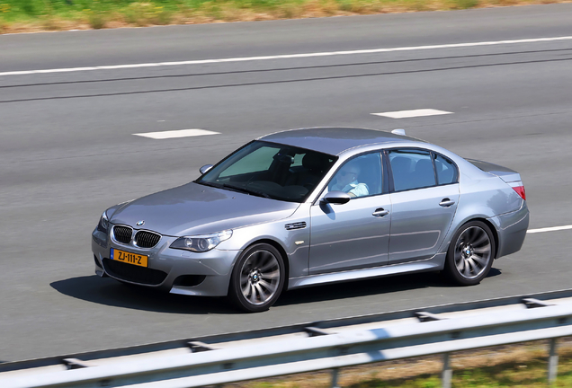BMW M5 E60 2005