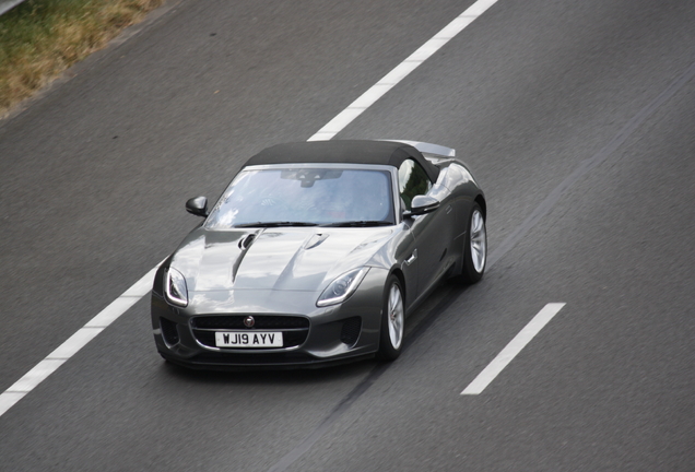 Jaguar F-TYPE R Convertible 2017