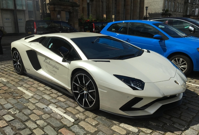 Lamborghini Aventador S LP740-4