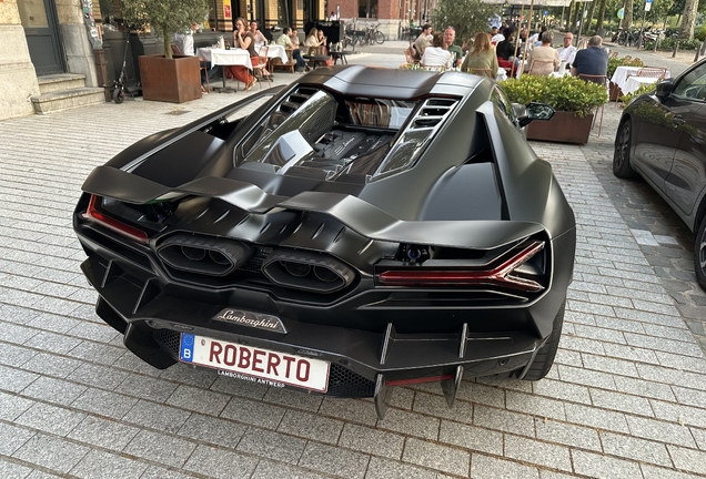 Lamborghini Revuelto