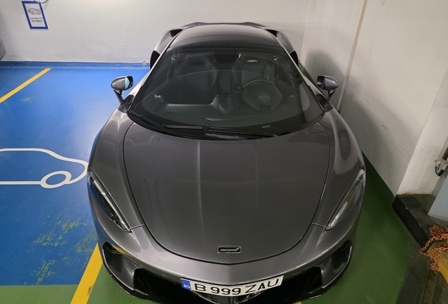 McLaren GT