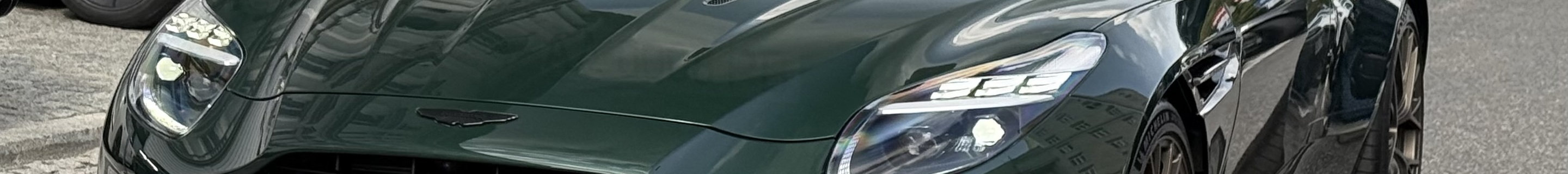 Aston Martin DB12