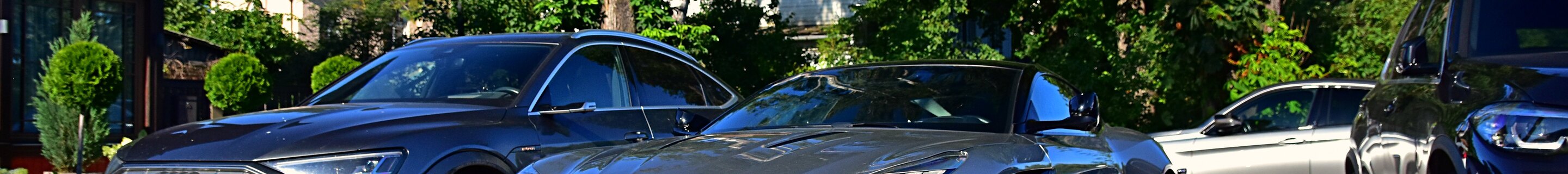 Aston Martin DB12