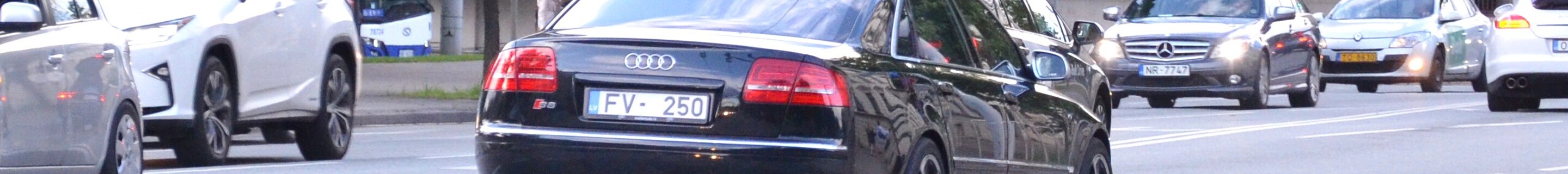 Audi S8 D3