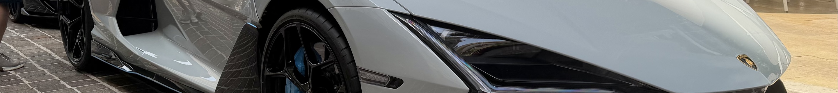 Lamborghini Revuelto