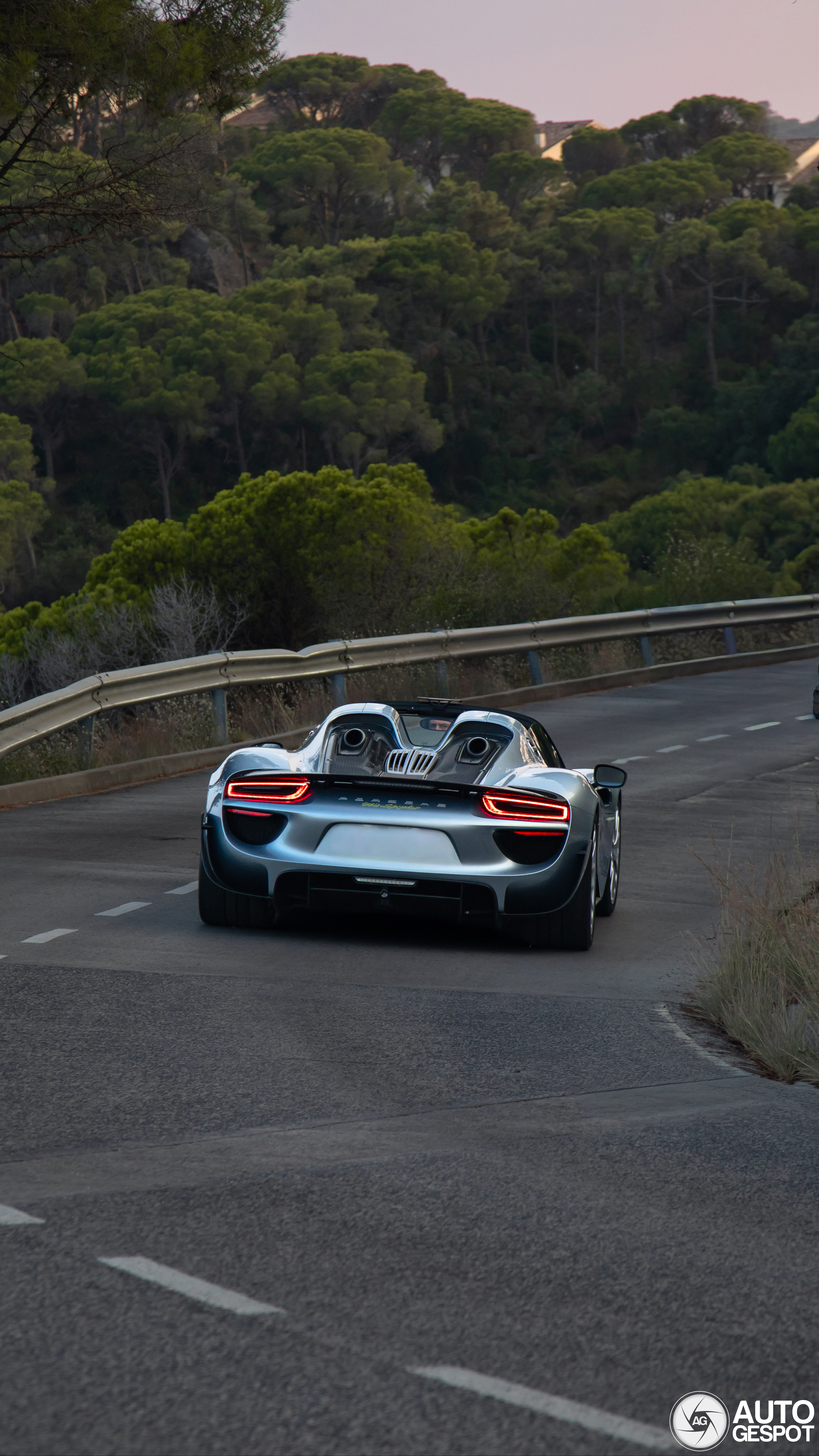 Porsche 918 Spyder Weissach Package