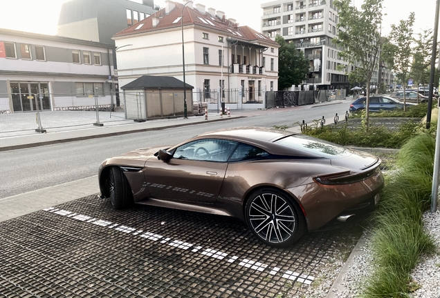 Aston Martin DB12