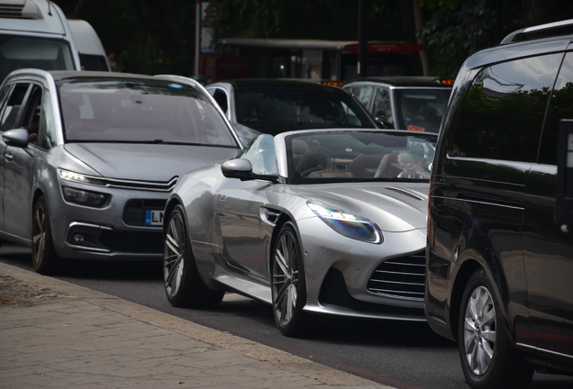 Aston Martin DB12 Volante