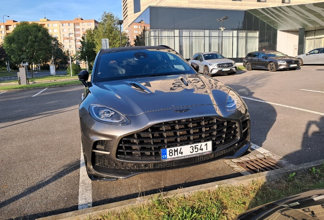 Aston Martin DBX707