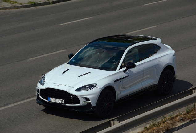 Aston Martin DBX707