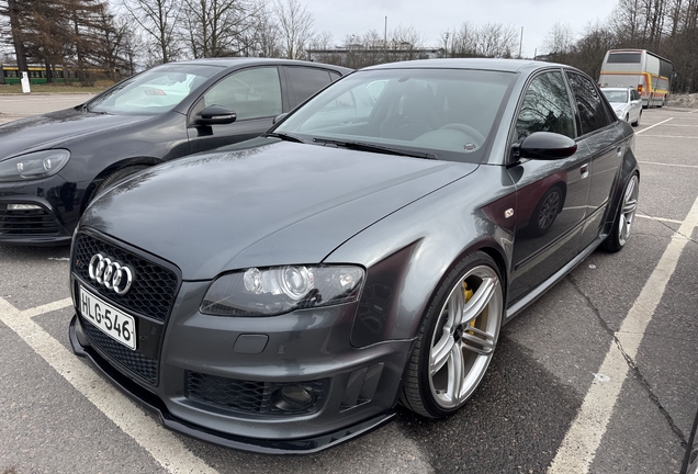 Audi RS4 Sedan
