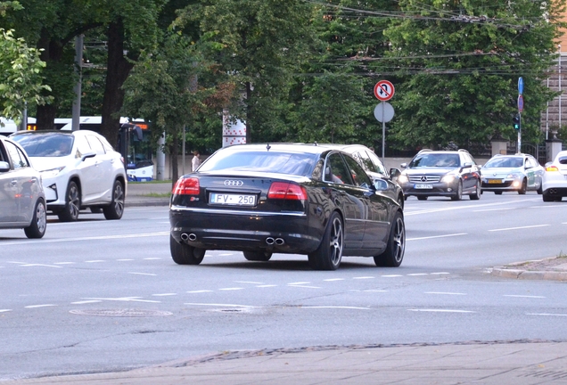 Audi S8 D3