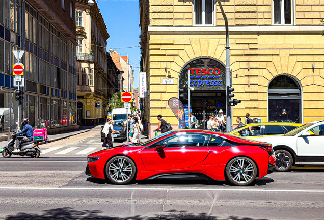 BMW i8 Protonic Red Edition
