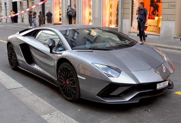 Lamborghini Aventador S LP740-4