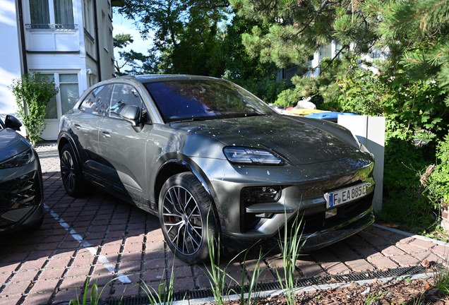 Porsche Macan EV Turbo