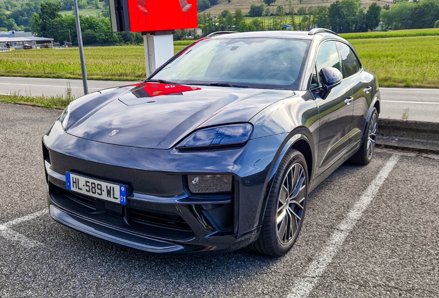 Porsche Macan EV Turbo
