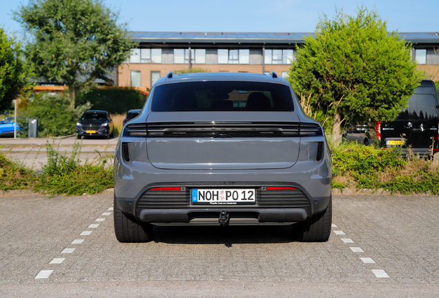 Porsche Macan EV Turbo