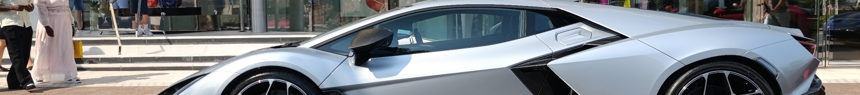 Lamborghini Revuelto