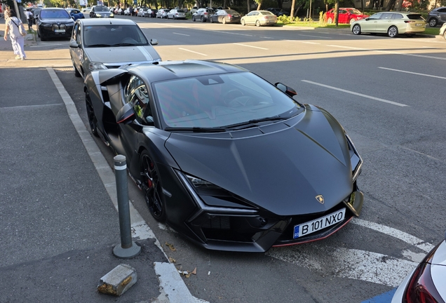 Lamborghini Revuelto