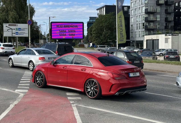 Mercedes-Benz CLA 45 AMG C117