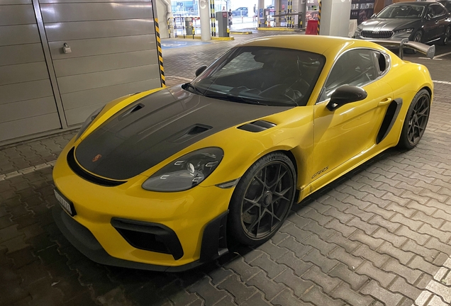 Porsche 718 Cayman GT4 RS Weissach Package