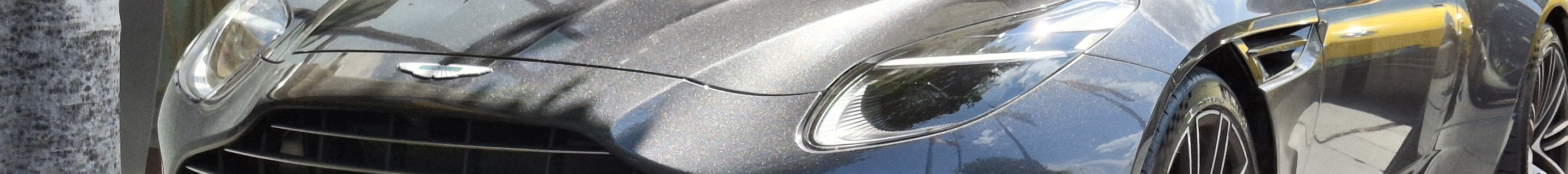 Aston Martin DB12