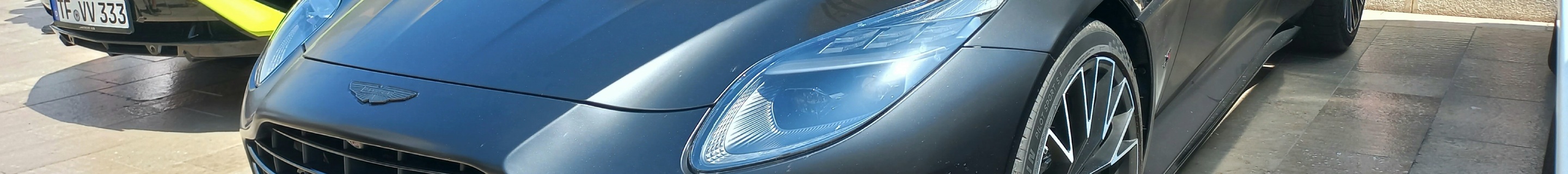 Aston Martin DB12 S