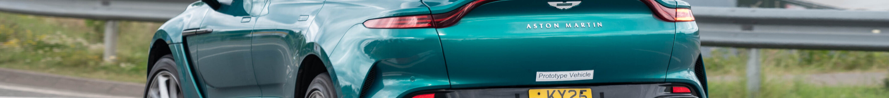 Aston Martin DBX S