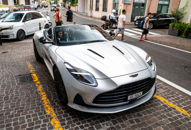 Aston Martin DB12 Volante
