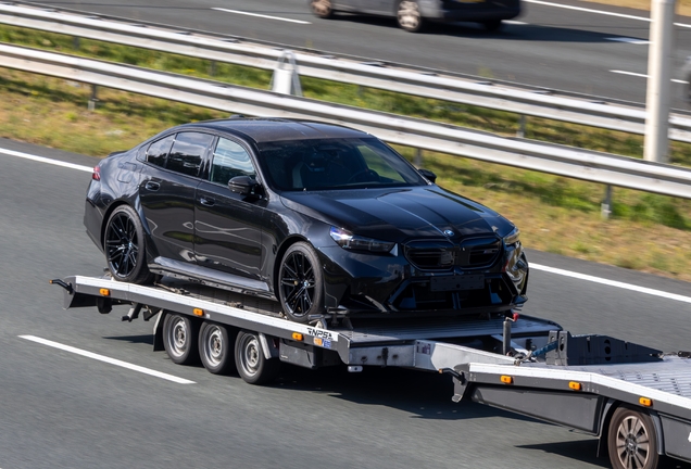 BMW M5 G90