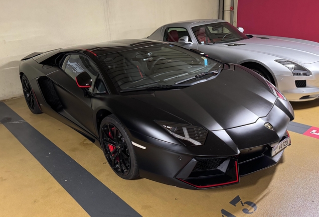 Lamborghini Aventador LP700-4 Pirelli Edition