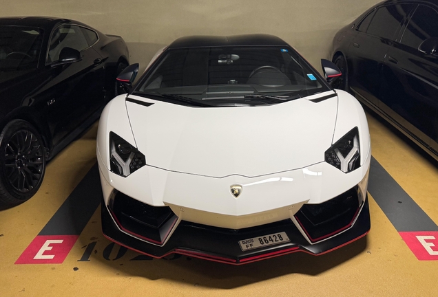 Lamborghini Aventador LP700-4 Roadster Pirelli Edition