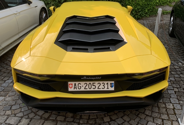 Lamborghini Aventador S LP740-4