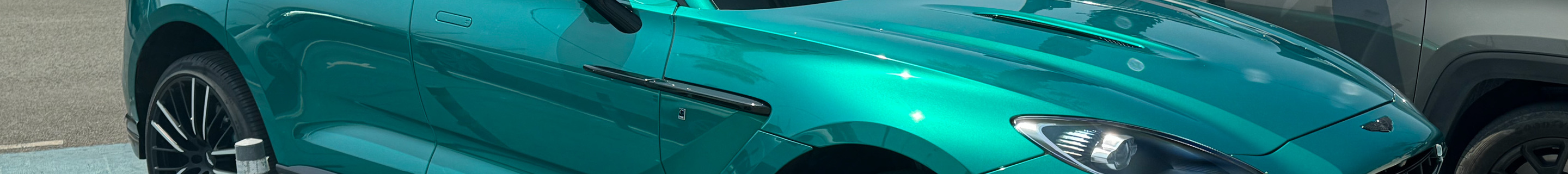 Aston Martin DBX707