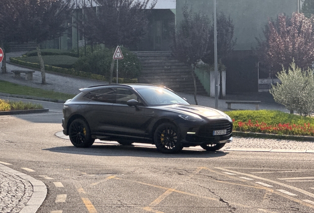Aston Martin DBX707