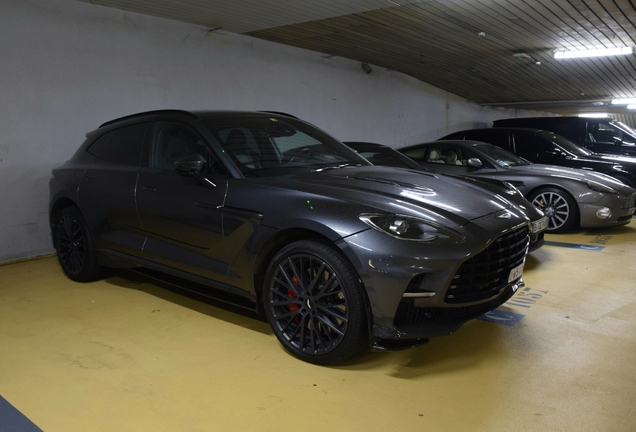Aston Martin DBX707