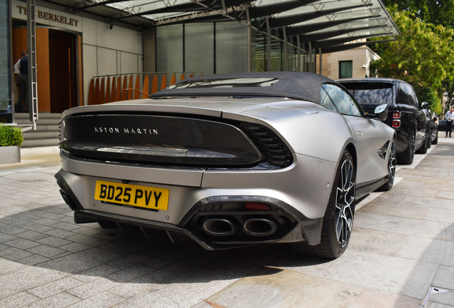 Aston Martin Vanquish Volante 2025
