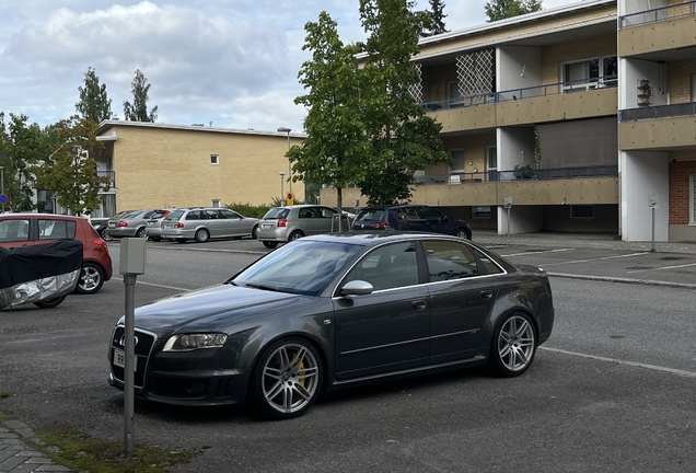 Audi RS4 Avant B7