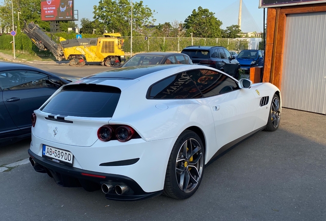 Ferrari GTC4Lusso T