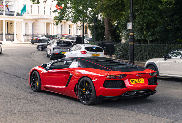 Lamborghini Aventador LP700-4 Pirelli Edition