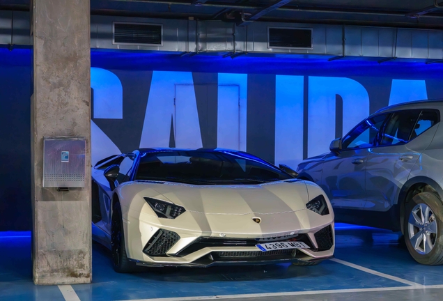 Lamborghini Aventador S LP740-4 Roadster