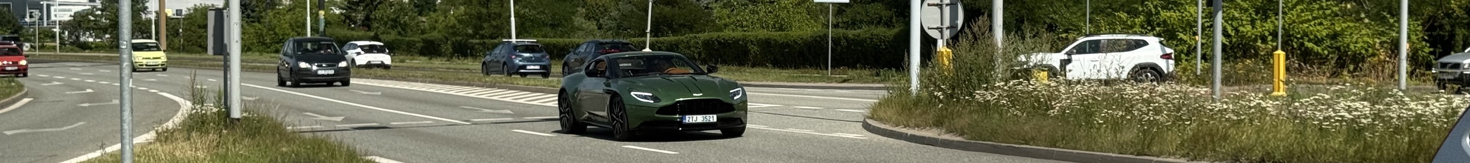 Aston Martin DB11