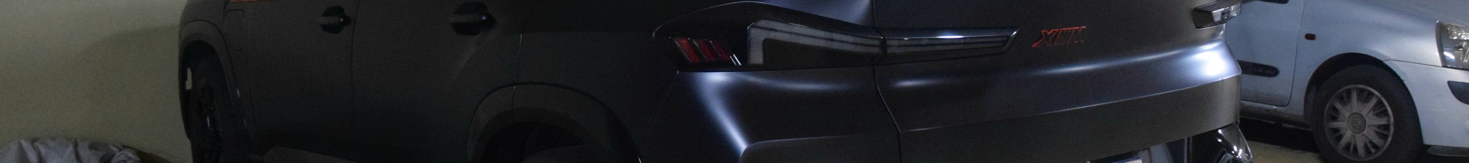 BMW XM G09 Label Red
