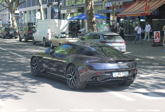 Aston Martin DB12