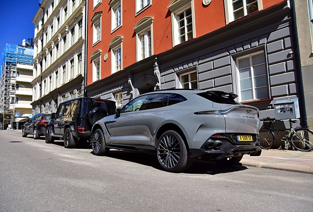 Aston Martin DBX707