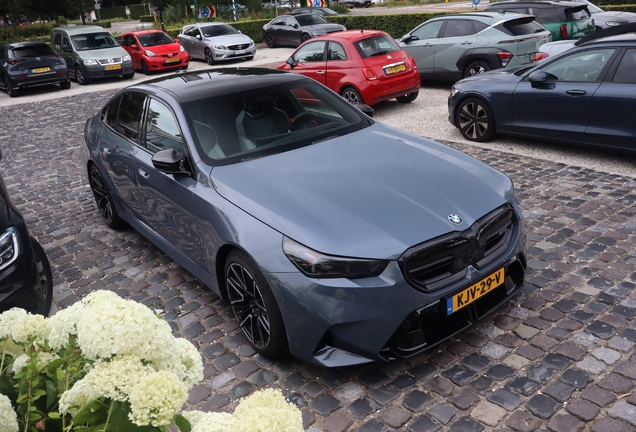 BMW M5 G90