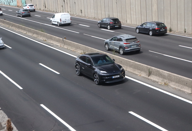 Porsche Macan EV Turbo