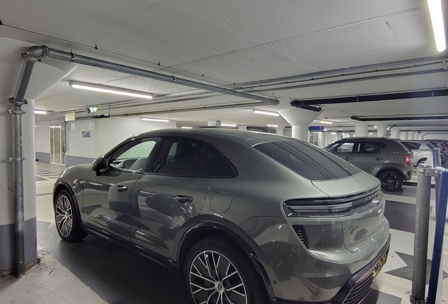Porsche Macan EV Turbo